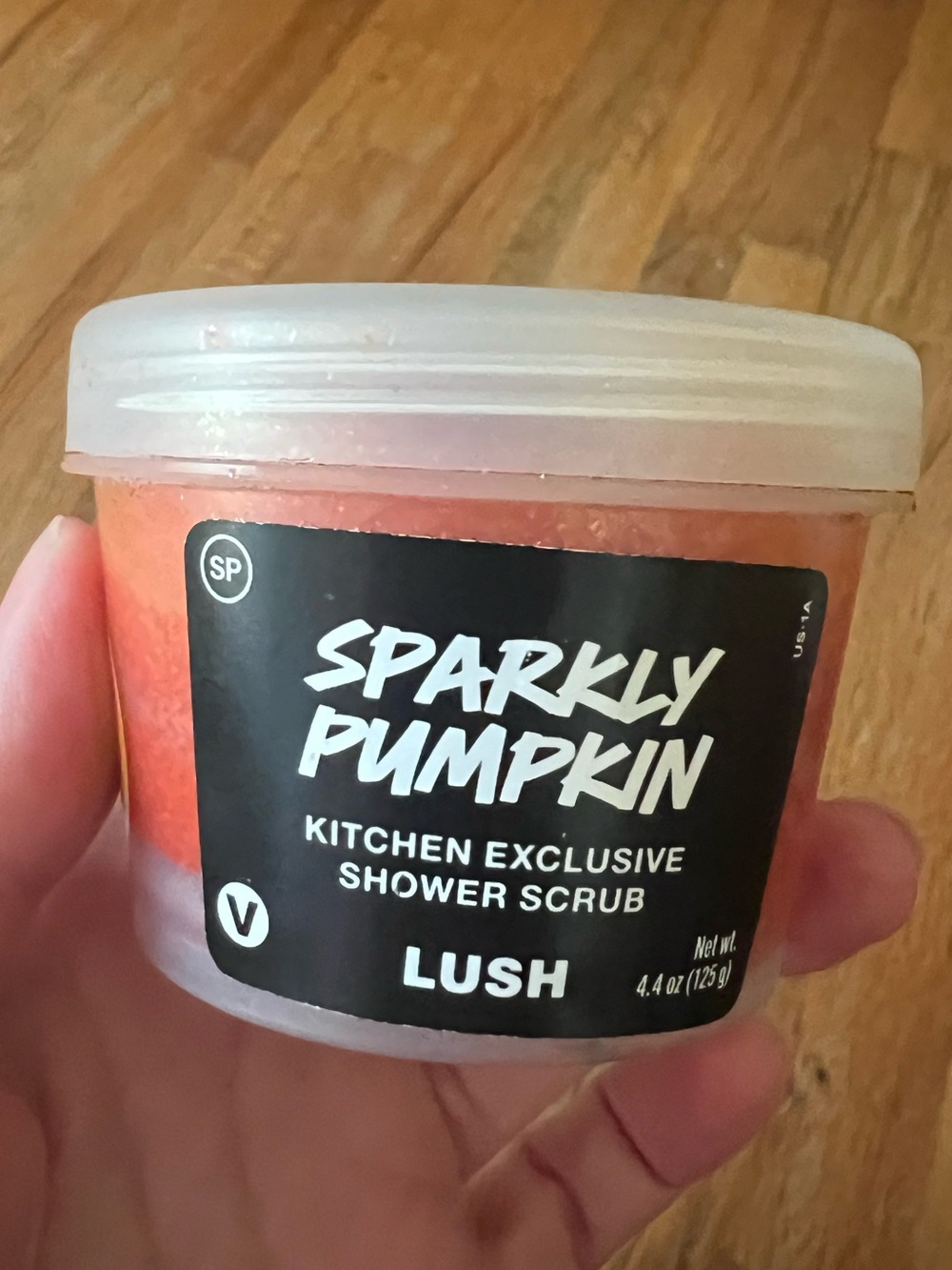 LUSH KITCHEN EXCLUSIVE SPARKLY PUMPKIN SHOWER ACRUB 4.4 oz UNUSES